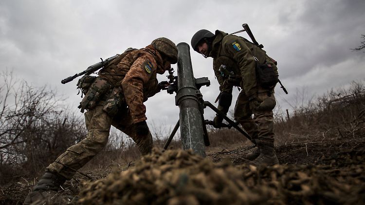 Ukrainischer Mörser Ende Dezember nahe der umkämpften Stadt Bachmut.