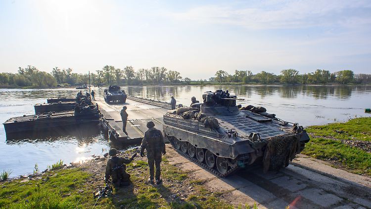 Mehrere Dutzend "Marder"-Panzer machen sich bald auf den Weg in die Ukraine.