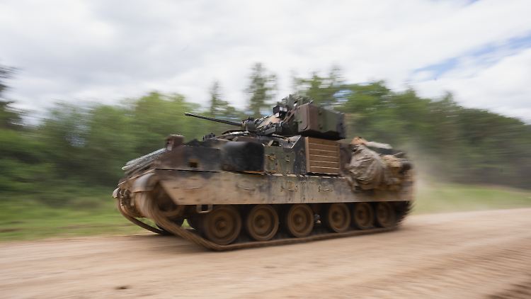 Bei Bradley und Marder handelt es sich zwar nicht um Kampfpanzer - sie gelten aber als schlagkräftig genug, um es mit russischen Panzern aufzunehmen.