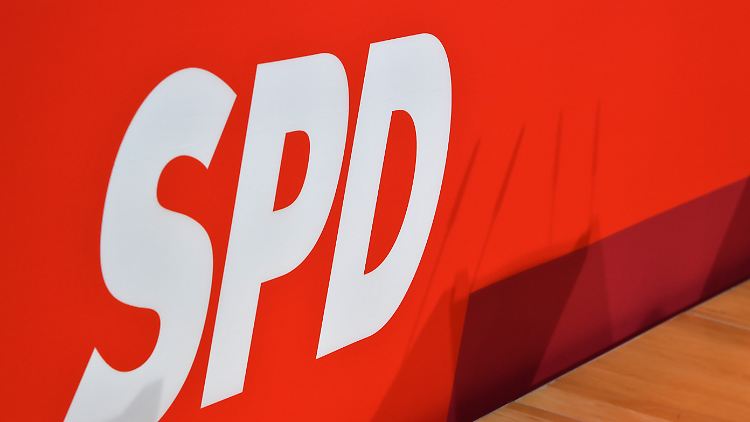 "Politik lebt vom Diskurs, Social Media ebenso. Dass die CDU nun aber versucht, ihre Verfehlungen zu unseren zu machen, ist an Absurdität nicht zu überbieten", sagte Günter Rudolph, Fraktionsvorsitzender der SPD im hessischen Landtag schon am Freitag.