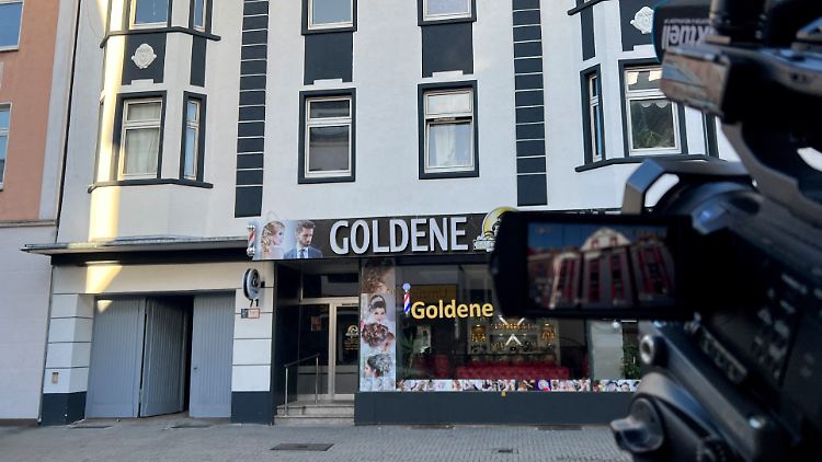 Wegen Terrorgefahr: Fahnder hatten in diesem Haus in Castrop-Rauxel die Wohnung eines Mannes gestürmt und dort auch seinen Bruder vorgefunden.