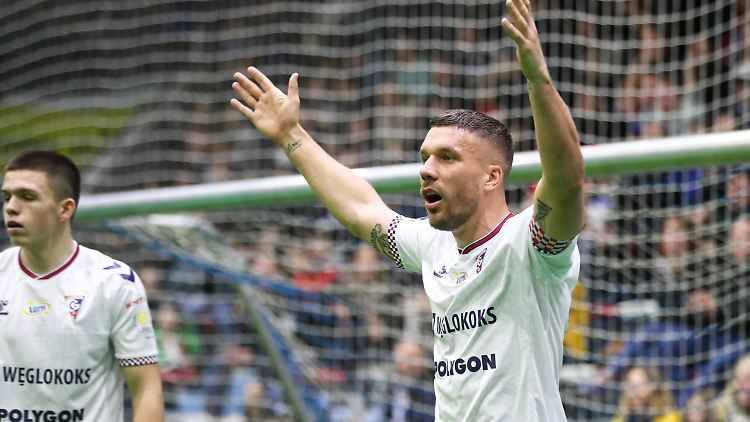 Podolski beim "Schauinsland Reisen Cup 2023".