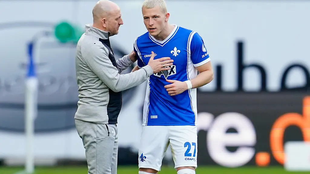 Torsten-Lieberknecht-von-Darmstadt-l-im-Gespraech-mit-Tim-Skarke-von-Darmstadt