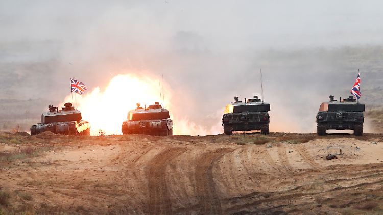 Britische "Challenger 2" bei einer NATO-Übung 2019 in Lettland. 
