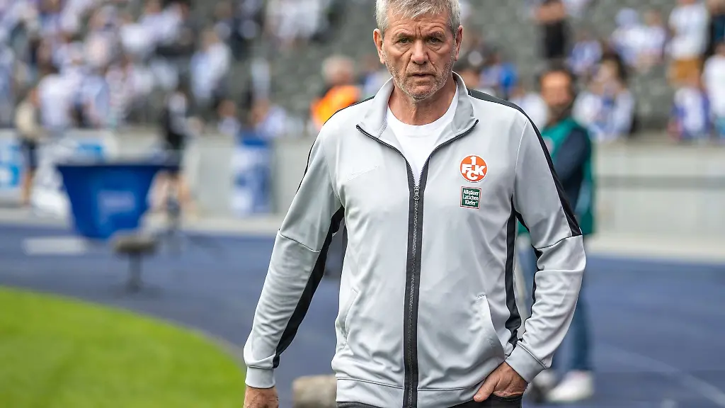 Trainer-Friedhelm-Funkel-von-FC-Kaiserslautern-nach-dem-Interview