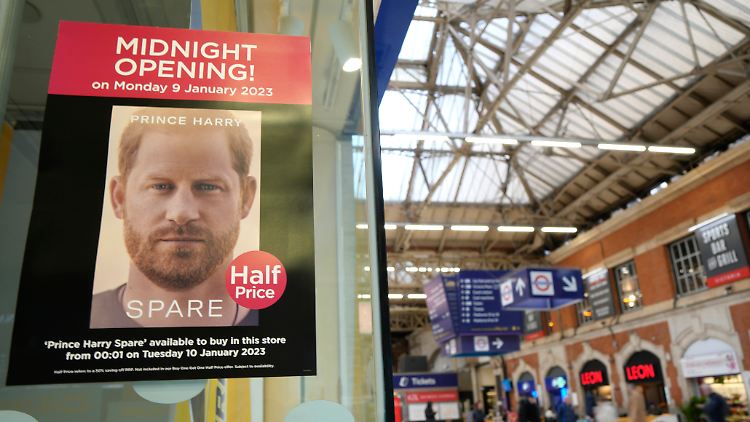 "Spare" heißt Prinz Harrys Autobiografie, die ab Dienstag im Handel ist.