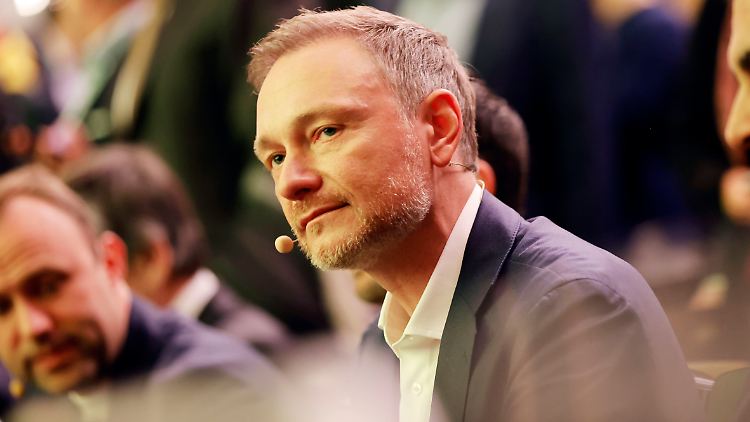 Finanzminister Christian Lindner weist mögliche Vorwürfe zurück, er habe im Amt einen Vorteil angenommen.