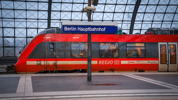 Deutschlandweit für 49 Euro im Nahverkehr unterwegs: Am 1. April könnte es soweit sein. 