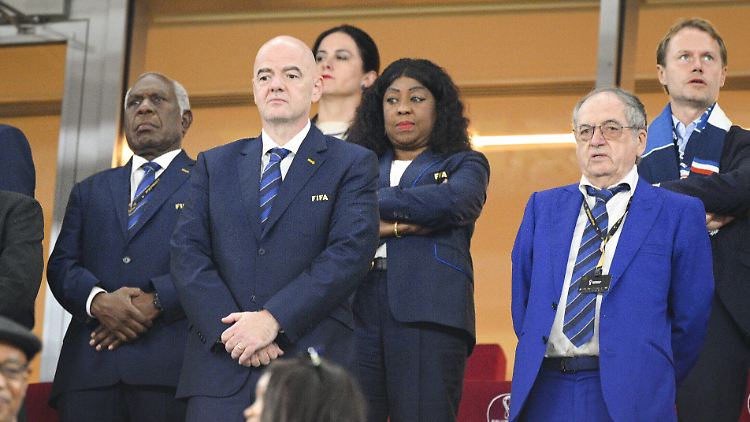 FFF-Präsident Noel Le Graet (r.) in guter Gesellschaft.