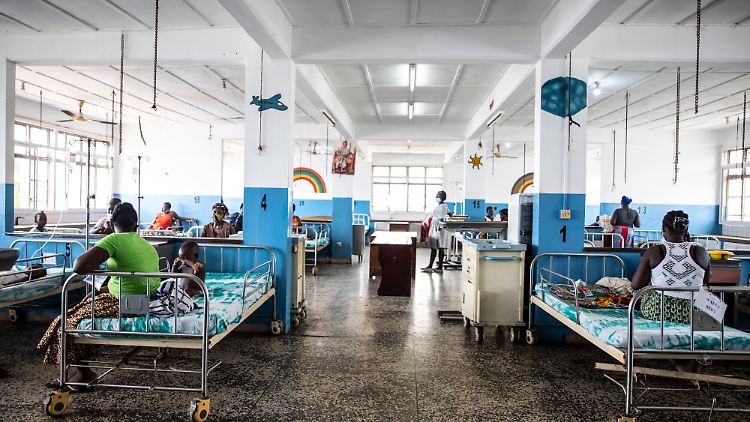 Krankenhaus in Sierra Leone - die UN fordern mehr Investitionen in die medizinische Grundversorgung für Frauen und Kinder.