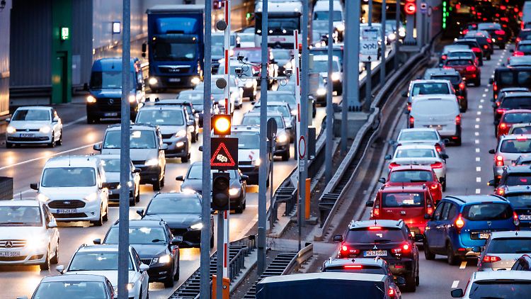 Nicht nur in München standen Pendler im vergangenen Jahr im Schnitt mehr als 70 Stunden im Stau.