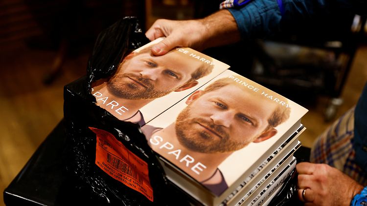 Harrys Buch bestimmt seit Tagen die Schlagzeilen, sein Ghostwriter hält sich im Hintergrund.