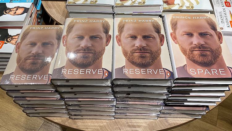 In deutschen Buchläden liegt die Autobiografie inzwischen unter dem Titel "Reserve" aus.