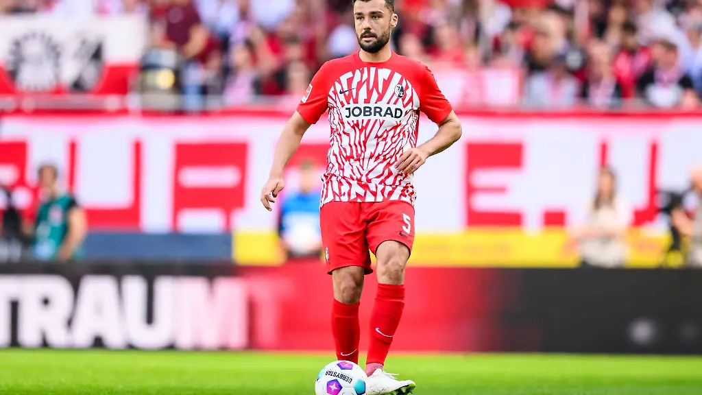 Freiburgs-Manuel-Gulde-in-Aktion