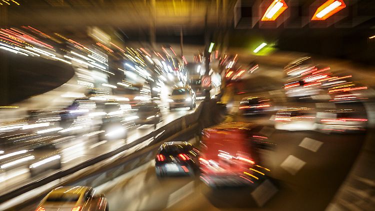Private Autos, egal mit welchem Antrieb, stehen im Schnitt 23 Stunden und 10 Minuten pro Tag herum - die Zeit im Stau ist da noch nicht eingerechnet.