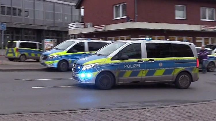 Die Polizei war mit einem Großaufgebot vor Ort. 