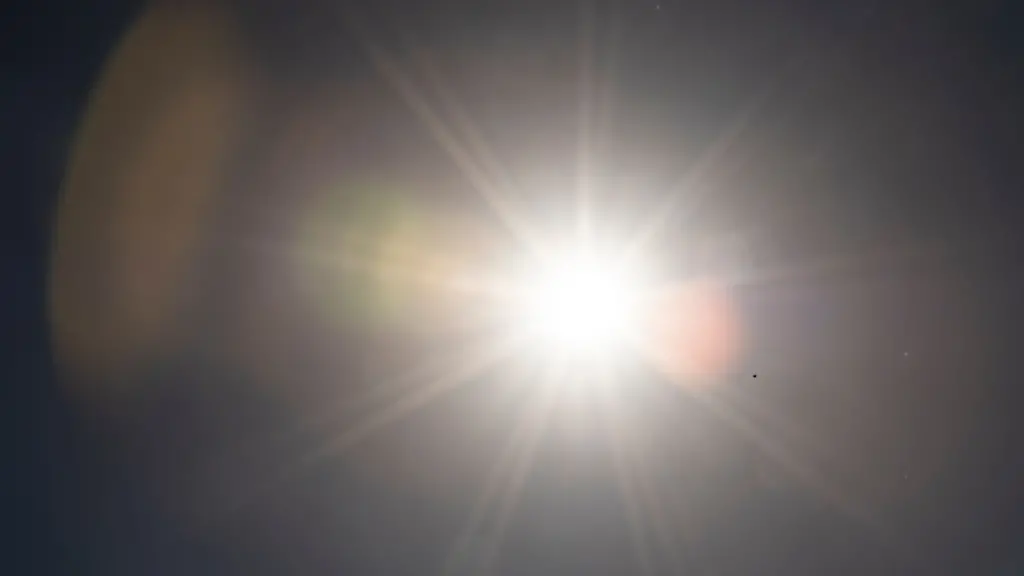 Die-Sonne-scheint-am-Himmel