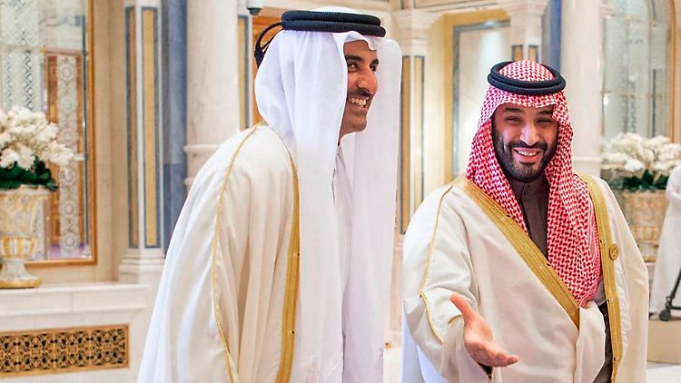 Kronprinz Mohammed bin Salman trifft den Emir von Katar (v.r.) im Dezember 2022 beim GCC in Riad.