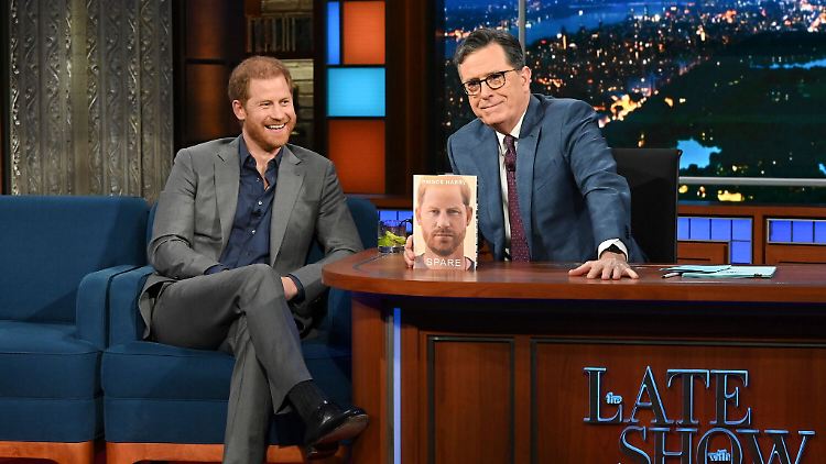 Prinz Harry (l.) zu Gast bei Stephen Colbert in "The Late Show".