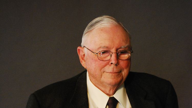 "Charlie" Munger 2010 bei der Hauptversammlung von Berkshire Hathaway in Omaha.  