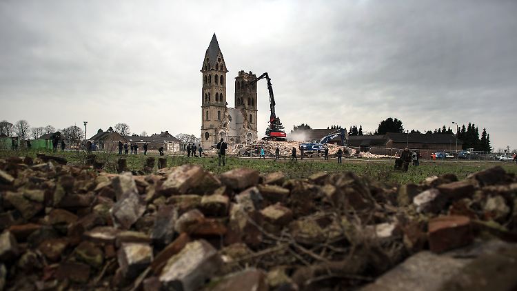 Wenige Kilometer von Lützerath entfernt wurde 2018 die Kirche von Immerath dem Erdboden gleichgemacht. Mittlerweile existiert das Dorf nicht mehr.