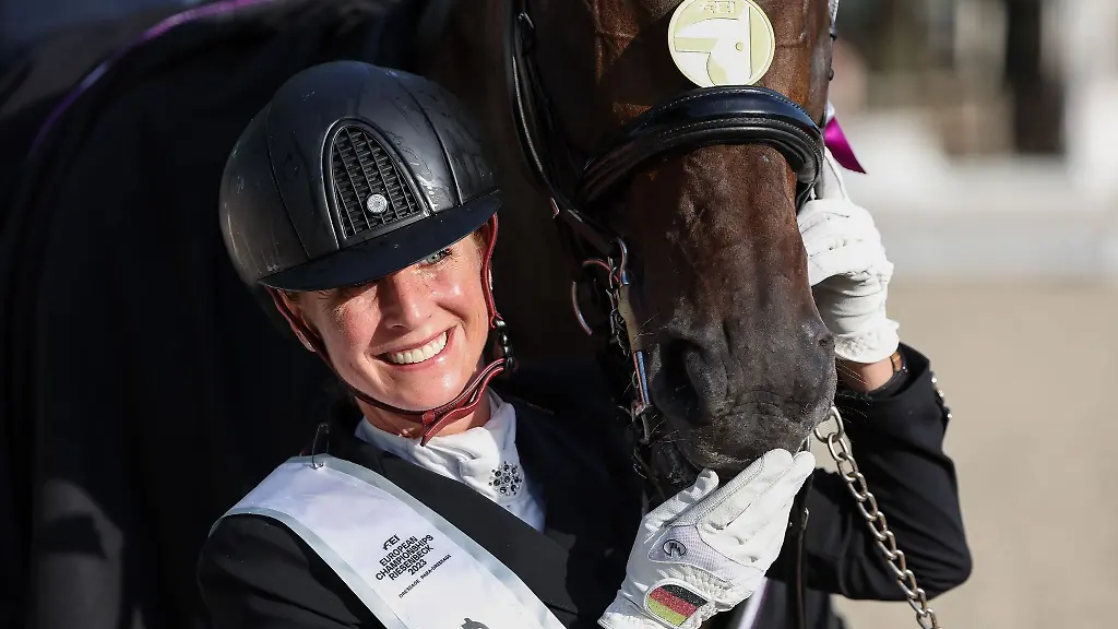 Die-deutsche-Dressurreiterin-Jessica-von-Bredow-Werndl