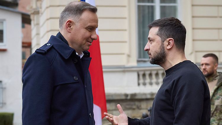 Bei seinem Treffen mit dem ukrainischen Präsidenten Selenskyj im ostukrainischen Lwiw, stellte der polnische Präsident Duda die Lieferung von "Leopard"-Panzern in Aussicht. 