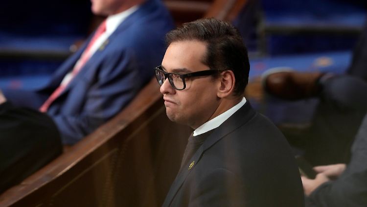 George Santos macht bislang keine Anstalten, sich zurückzuziehen.