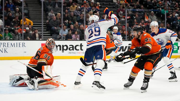 "Bisschen inkonstant": Leon Draisaitl ist mit seiner Saison nicht sonderlich zufrieden.