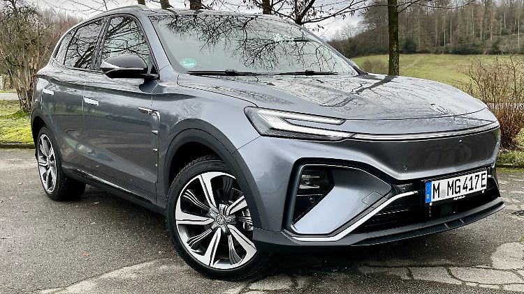 Typisch Elektroautofront - ein Kühlergrill ist hier obsolet. Die LED-Tagfahrlichter des MG Marvel R sehen schneidig aus.
