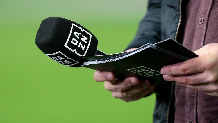 DAZN überträgt auch Partien der Bundesliag. 