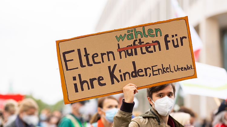 Die Angst vor dem Klimawandel lässt immer mehr junge Menschen ihren Kinderwunsch überdenken. 