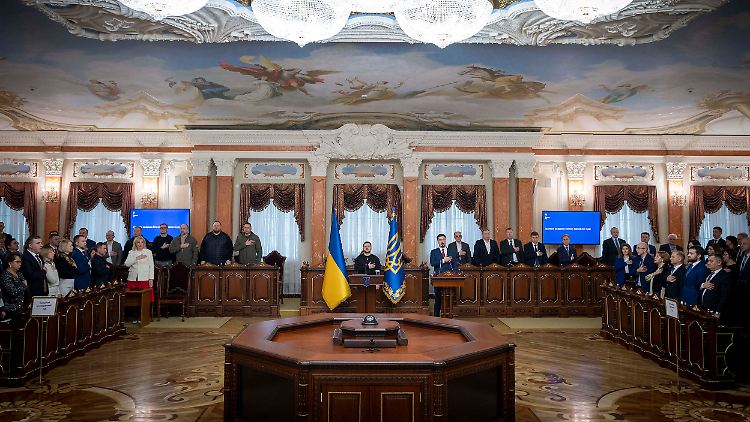 Präsident Selenskyj bei einer Zeremonie für den Obersten Gerichtshof der Ukraine Mitte Dezember 2022.