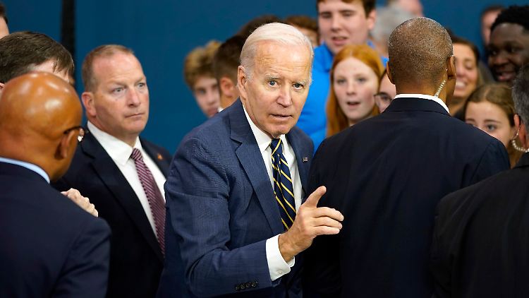 Biden hatte Trumps laxen Umgang mit Geheimakten kritisiert. Nun ist er selbst in einen Dokumenten-Skandal verwickelt.