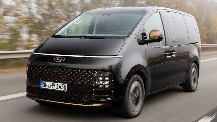 Der Hyundai Staria wirkt wie aus der Zukunft gefallen.