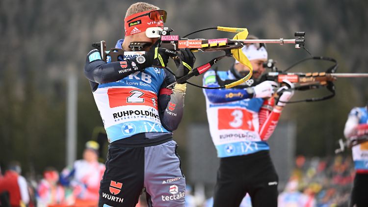Benedikt Doll (vorne) und die deutsche Biathlon-Staffel der Männer überzeugt in diesem Winter durchgehend.