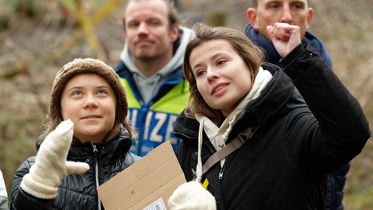 Die schwedische Klimaaktivistin Greta Thunberg kritisierte, die Polizei sei gewaltsam gegen die Proteste in Lützerath vorgegangen. 