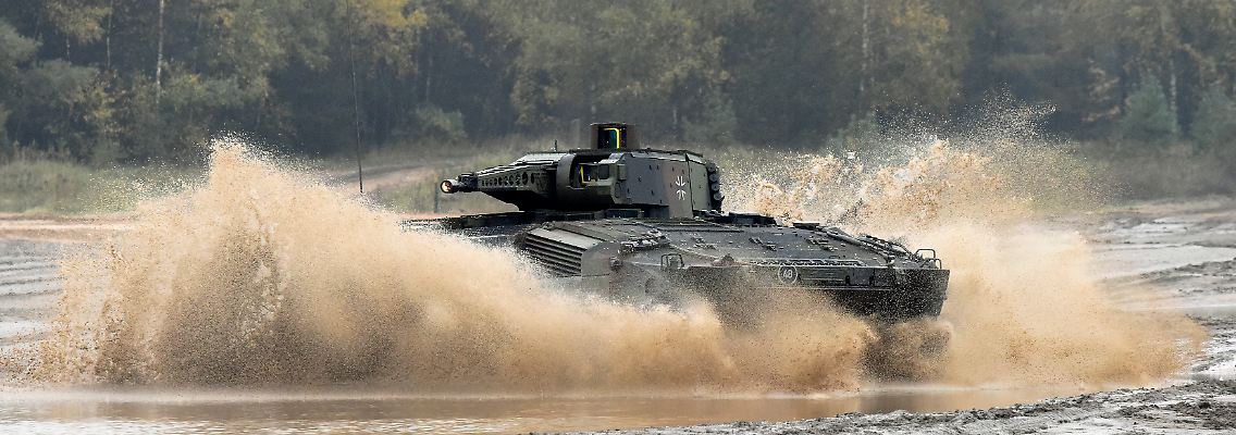 2015-10-09T120000Z_988184414_LR2EBA911R6H5_RTRMADP_3_GERMANY-MILITARY.JPG