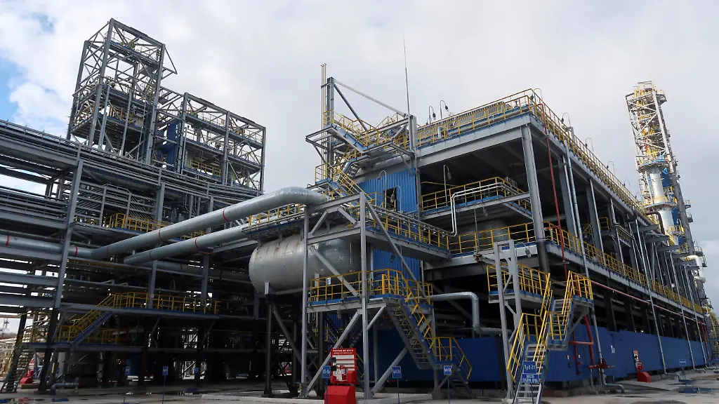 2018-12-21T000000Z-950039079-RC12E310FF40-RTRMADP-3-RUSSIA-GAZPROM-NEFTEKHIM-SALAVAT-1