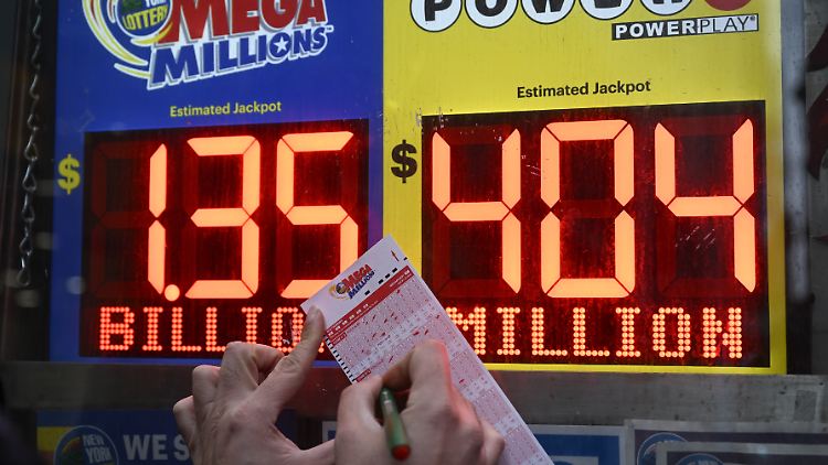 Die Wahrscheinlichkeit, den Jackpot zu gewinnen, lag bei etwa 1 zu 303 Millionen. 