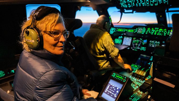 Christine Lambrecht - hier im Cockpit eines Airbus A400M  - wolle ihren Posten räumen, heißt es aus SPD-Kreisen. 