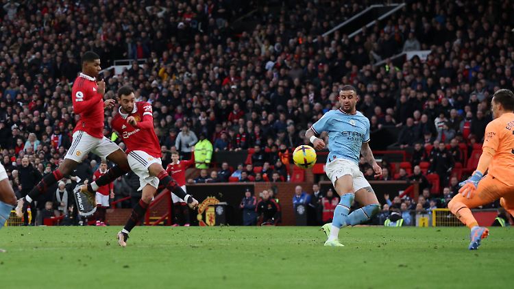 Rashford stand vor dem 1:1 deutlich ins Abseits - greift den Schiedsrichtern aber nicht aktiv ins Spiel ein. Der Treffer von Bruno Fernandes leitet den United-Sieg ein.