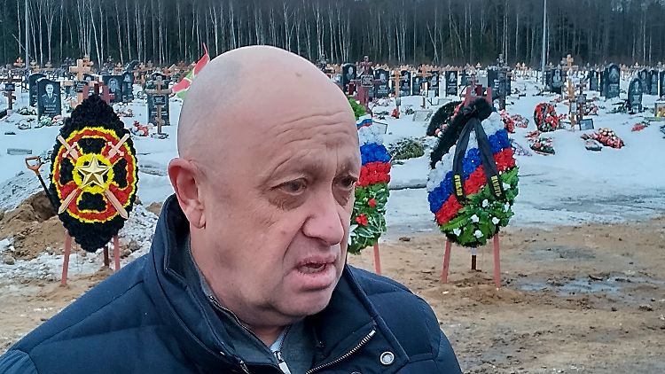 Prigoschin am 24. Dezember auf einem Friedhof bei St. Petersburg, auf dem gefallene Wagner-Kämpfer beerdigt sind.