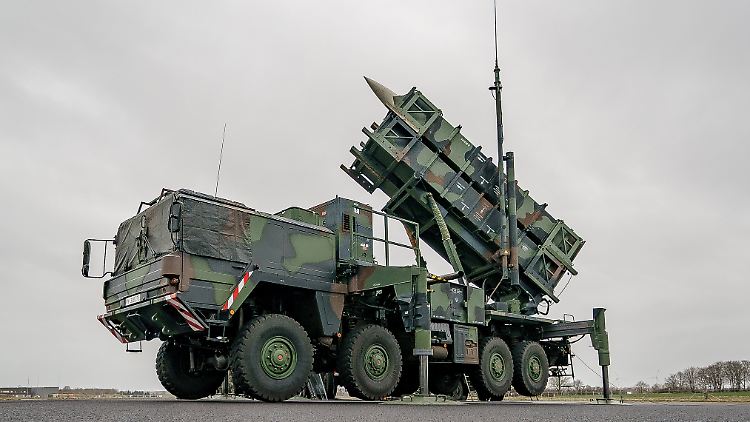 Das Patriot-System wurde in den 80er Jahren entwickelt. Es kann bis zu fünf Ziele gleichzeitig bekämpfen.