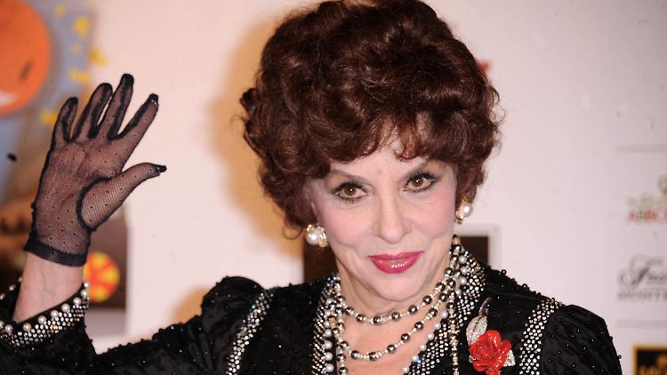 Gina Lollobrigida wurde in Anlehnung an einen ihrer Filme als "schönste Frau der Welt" bezeichnet.