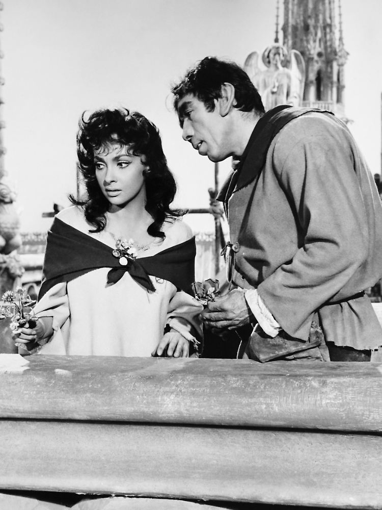 1956 mit Anthony Quinn in "Der Glöckner von Notre Dame".