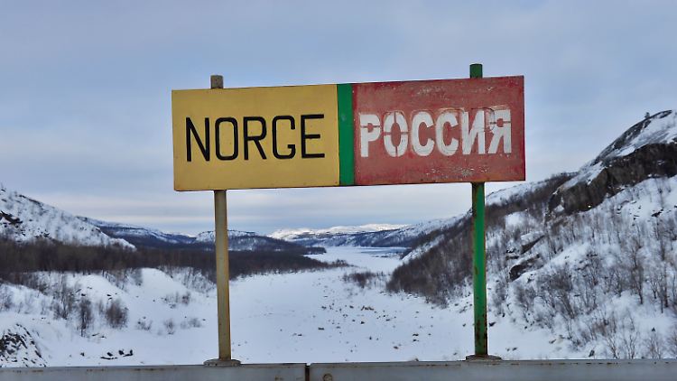 Die spektakuläre Flucht soll Medwedew unter anderem über den zugefrorenen norwegisch-russischen Grenzfluss Paatsjoki (norwegisch: Pasvikelva) geführt haben.