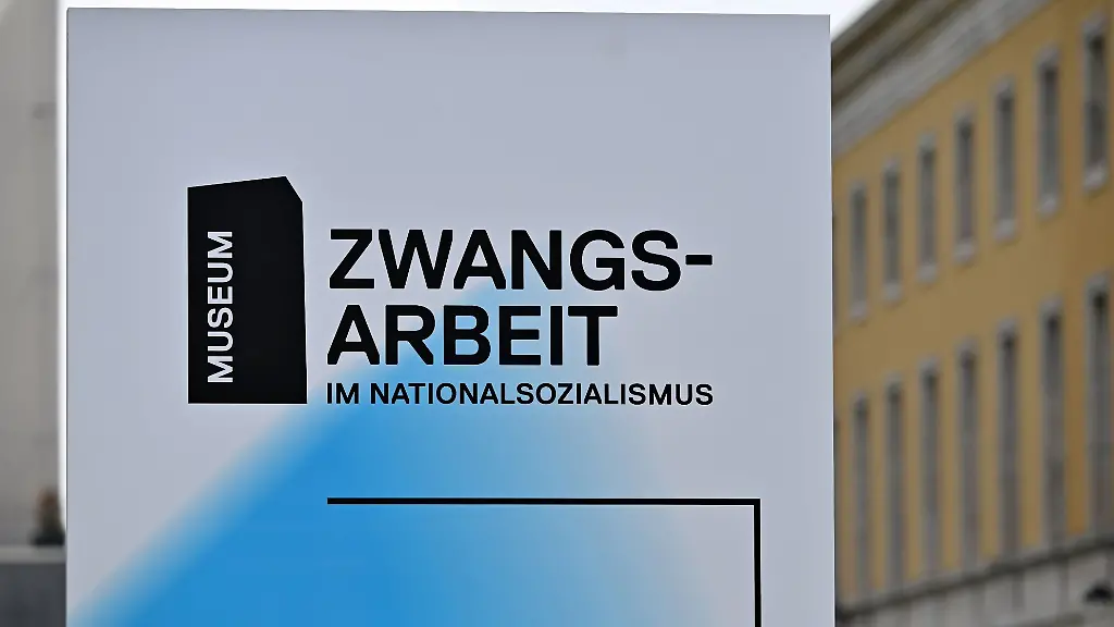 Das-neue-Museum-Zwangsarbeit-im-Nationalsozialismus-im-frueheren-Gauforum-am-Tag-der-Eroeffnung