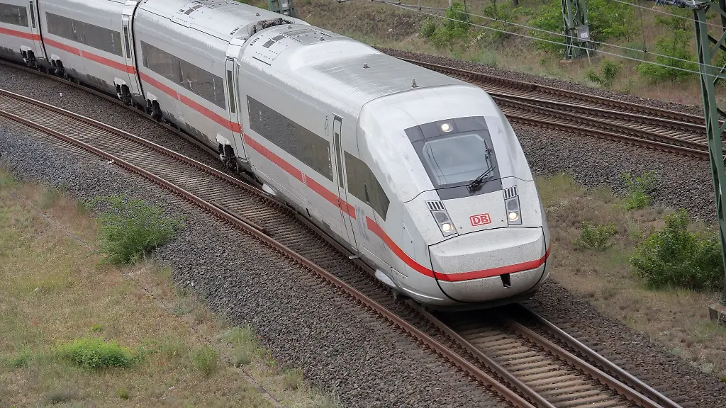 Ein-ICE-der-Deutschen-Bahn