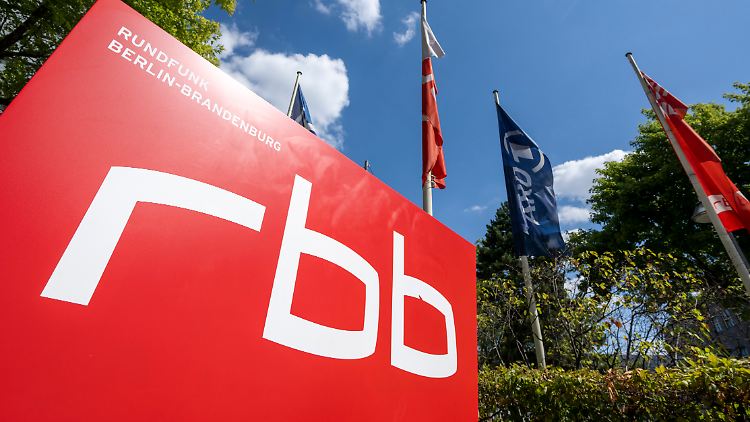 Nach eigenen Recherchen gab der RBB bisher 1,4 Millionen Euro für 31 Anwälte aus. 